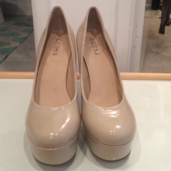 Nude pumps from guess