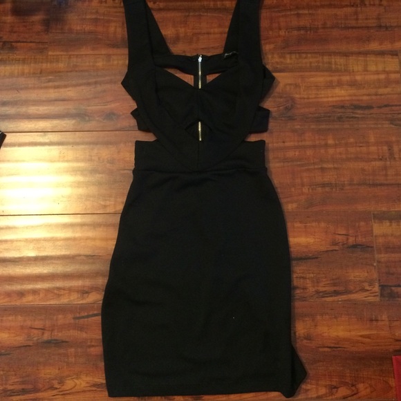 Body-con black dress;)