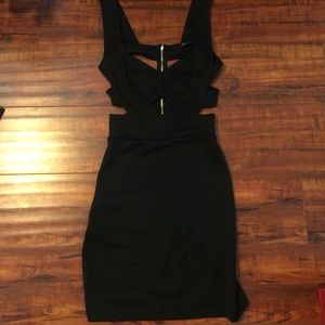 Body-con black dress;)