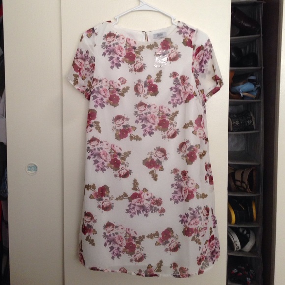 BRAND NEW TOBI FLORAL SHIFT DRESS