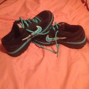 Women's 6.5 Nike Dual Fusion