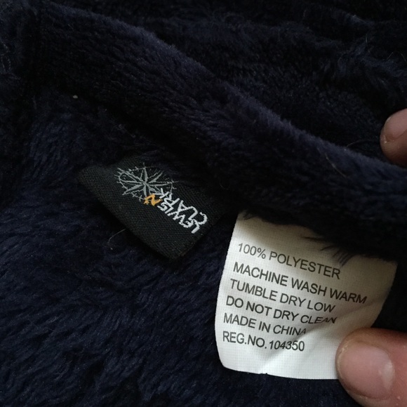 100% polyester blanket - Picture 3 of 3