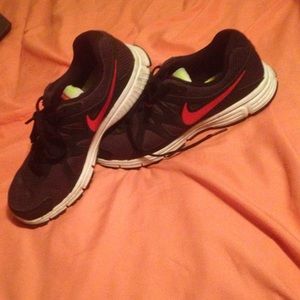 size 5 Nike Revolution 2 (red & black)