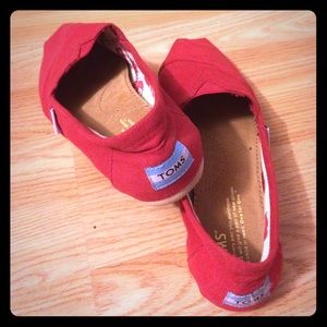 Practically new women's Classic canvas Toms!