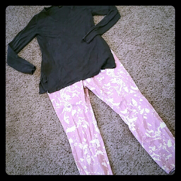 Coral and white skinny leg pants