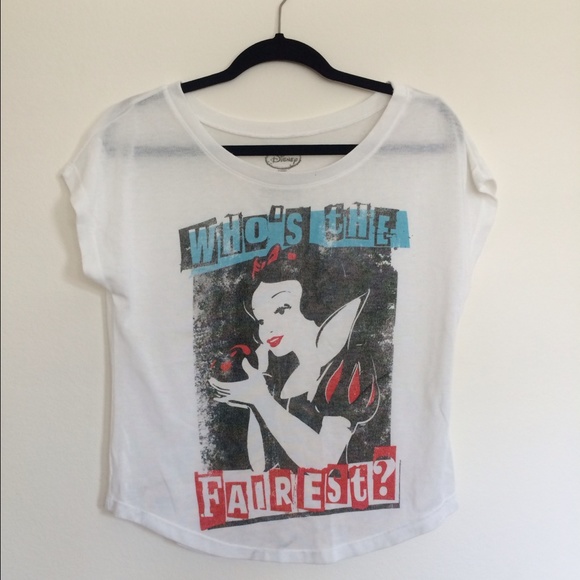 CLEARANCE💥Snow White Top 🍎