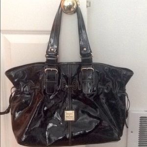 Medium sized black patent leather chiara bag