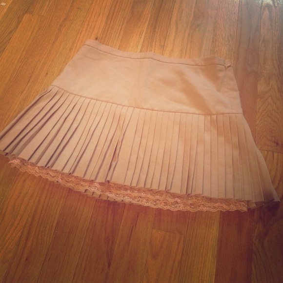 Flirty pink pleated skirt