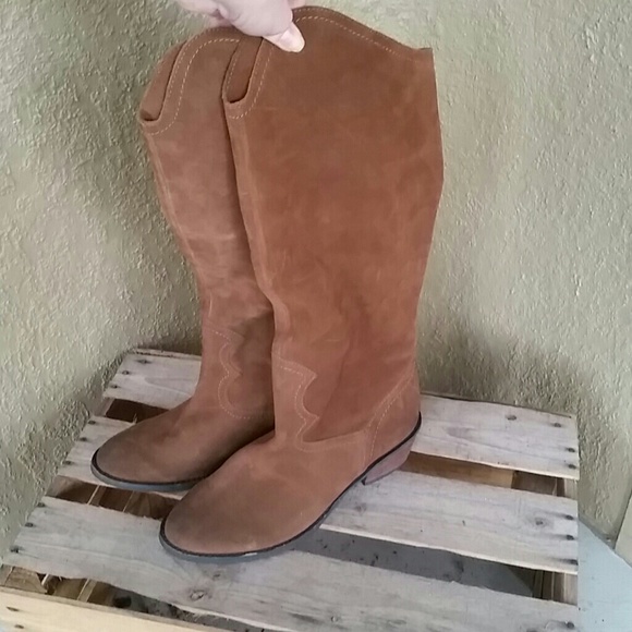 Buckle boots