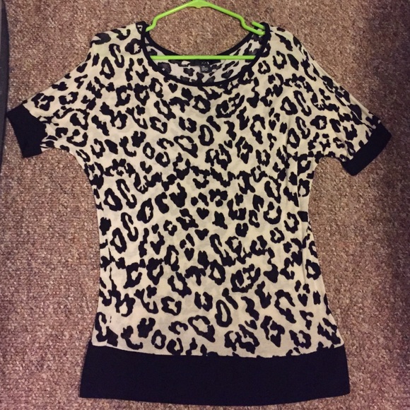 Short sleeve sweater