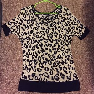 Short sleeve sweater