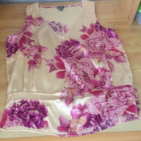 Size S New Ann Taylor sleeves-less top - Picture 2 of 4