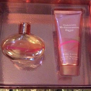 Elizabeth Arden Gift Set & Calvin Klein top bundle