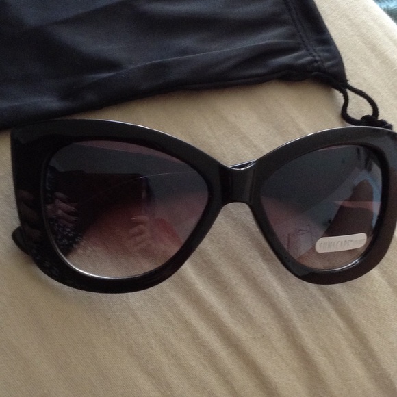 Black square/cat eye thick frames sunglasses OS from ...