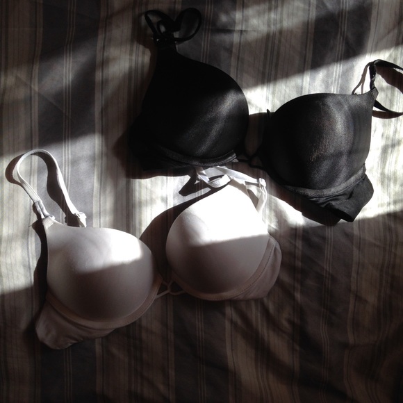 Bundle: VS bombshell add 2cups black & white bra