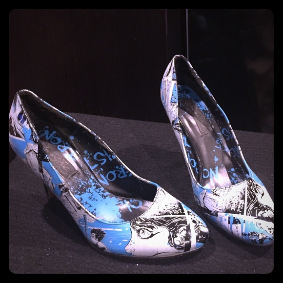 Comic heels