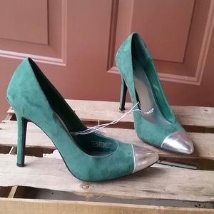 Dark green with silver toe pumps