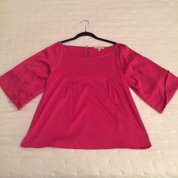 Hot pink 3/4 sleeve top - Picture 1 of 4
