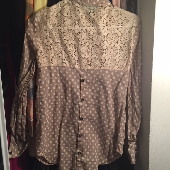 Adorable polka dot and lace top - Picture 2 of 2