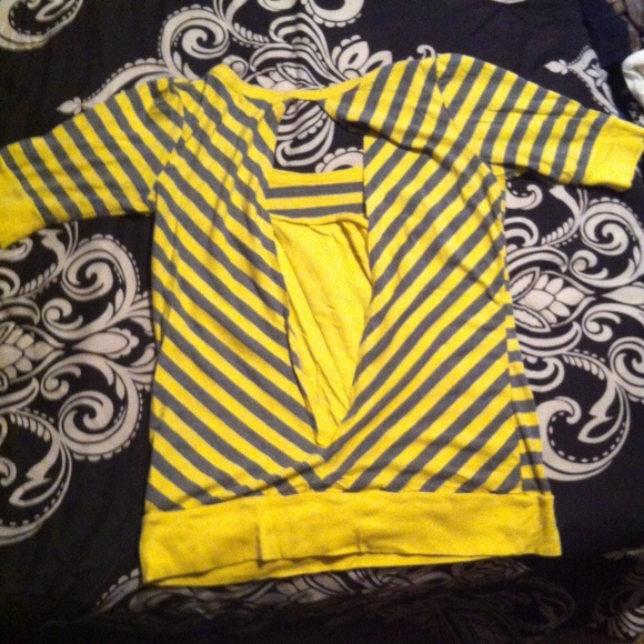 Unionbay 3/4 Sleeved Top - Picture 2 of 2