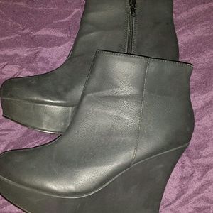 Size 9 1/2 m boots