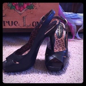 Jessica Simpson Black Open Toe Criss Cross Pattern