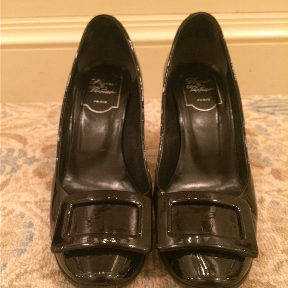 Roger Vivier heels all black patent leather