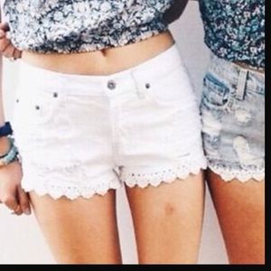 WHITE CARMAR CROCHET SHORTS