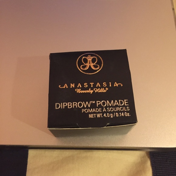 Anastasia Beverly Hills Dipbrow Pomade in Taupe