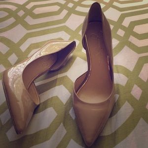Jessica Simpson nude pump