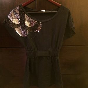 Black & grey/silver top