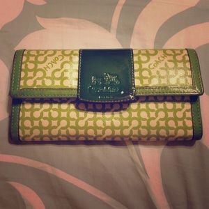 Authentic coach wallet - green