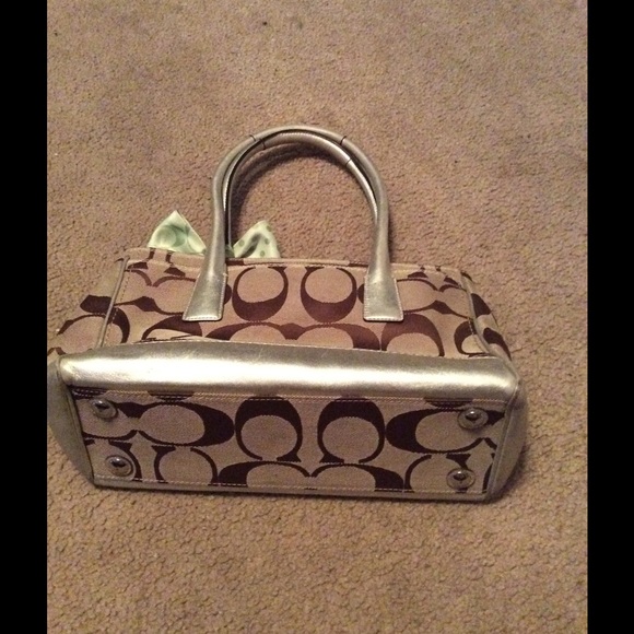 Coach bag with green bow - Picture 2 of 4