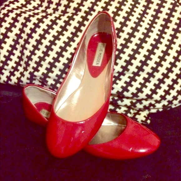 Barely worn Steve Madden red patent flats