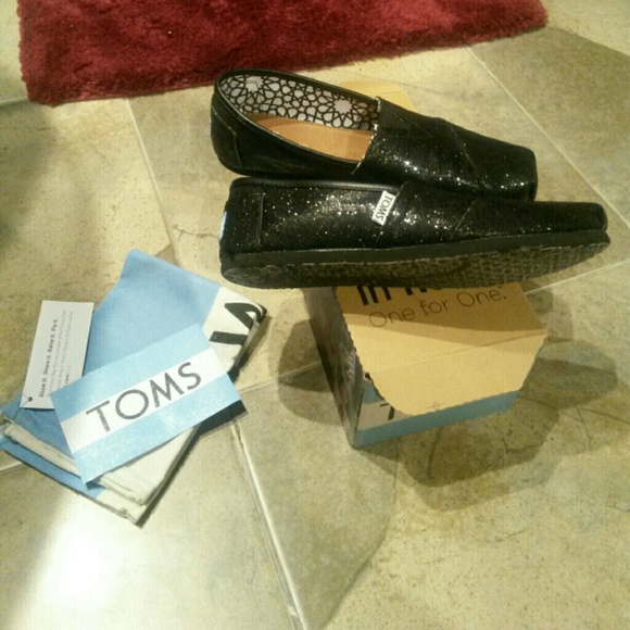 TOMS Shoes - TOMS
