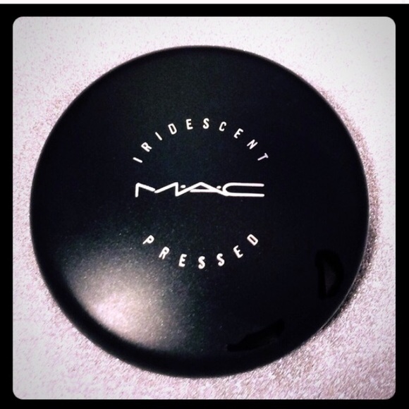 MAC Iridescent Powder Pressed In Belightful