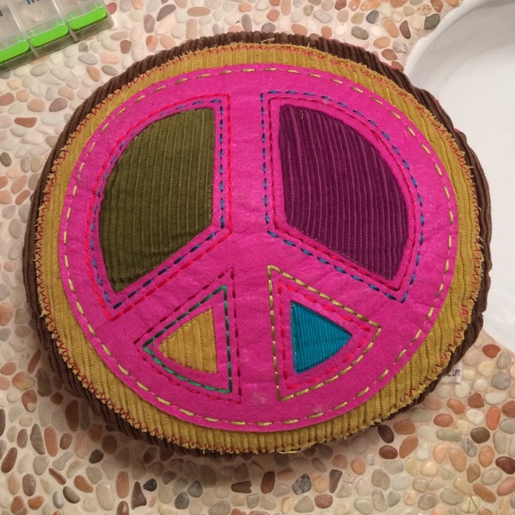 Peace sign throw pillow - Picture 1 of 2