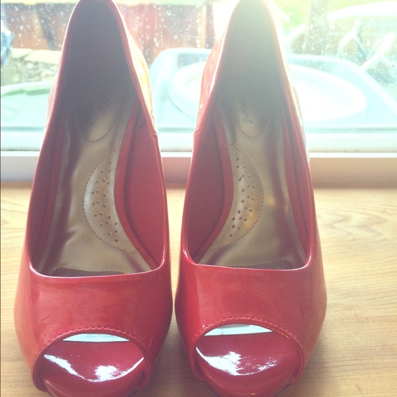 Shiny red peep-toe heels!