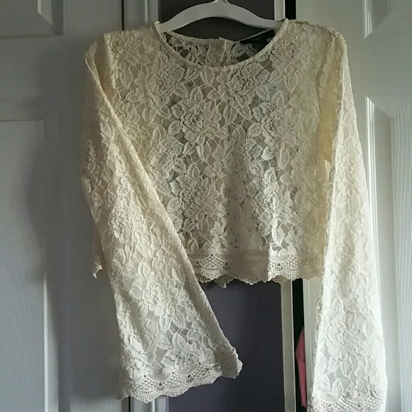 Lace bell sleeve crop top