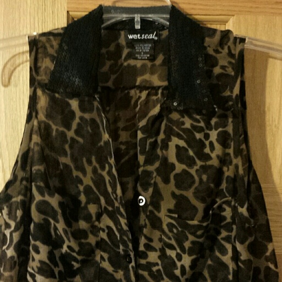 Leopard shear button up - Picture 2 of 2