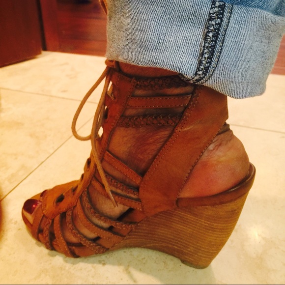 Sexy gladiator wedges. Brown/caramel color.