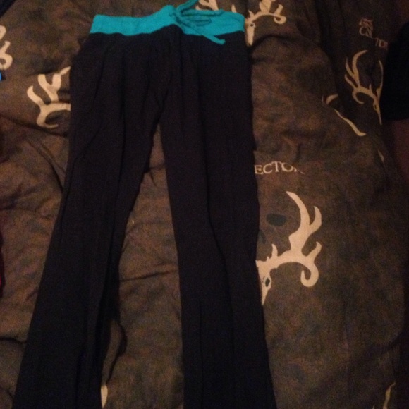 Black & teal yogas