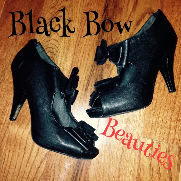 Material Girl Black Bow Peep toe Pumps
