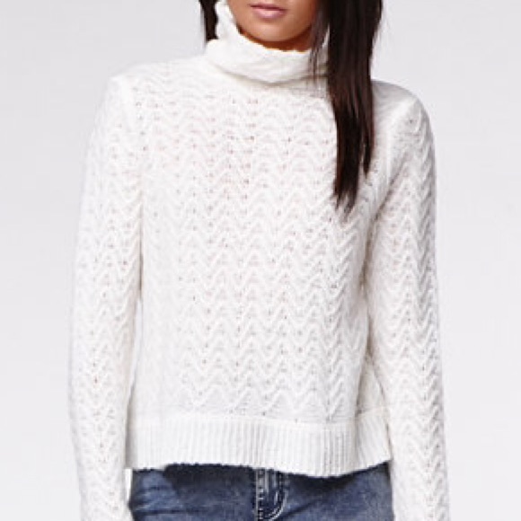 Kendall & Kylie Pacsun Cropped Turtleneck Pullover