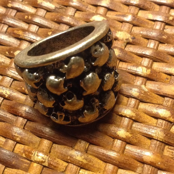 Skull ring