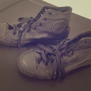 Black converse LEATHER