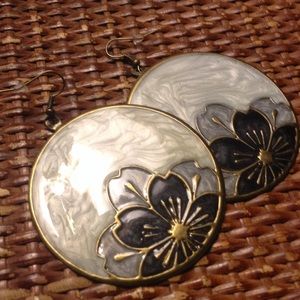 Round grey flower earrings