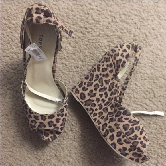 NWT torrid comfy Leopord print wedges! 💋 - Picture 2 of 3