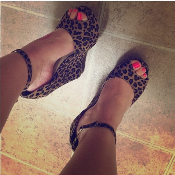 NWT torrid comfy Leopord print wedges! 💋 - Picture 3 of 3