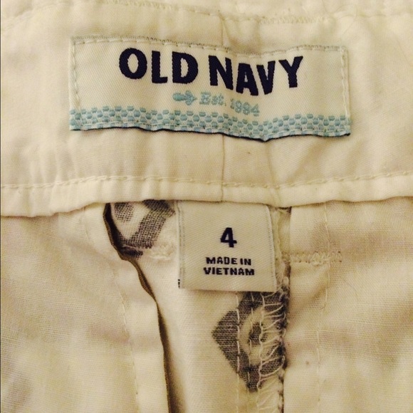 Old navy black and white print shorts - Picture 3 of 3